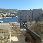 Old Harbour Center * דוברובניק